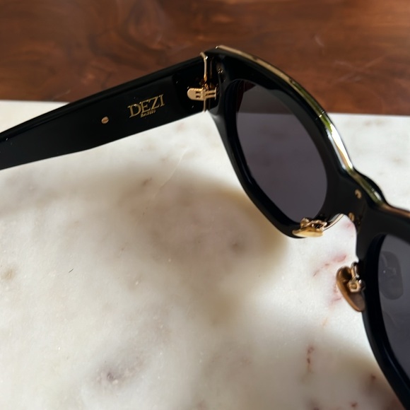 DEZI Sunglasses - Style: Charge It - Picture 6 of 6